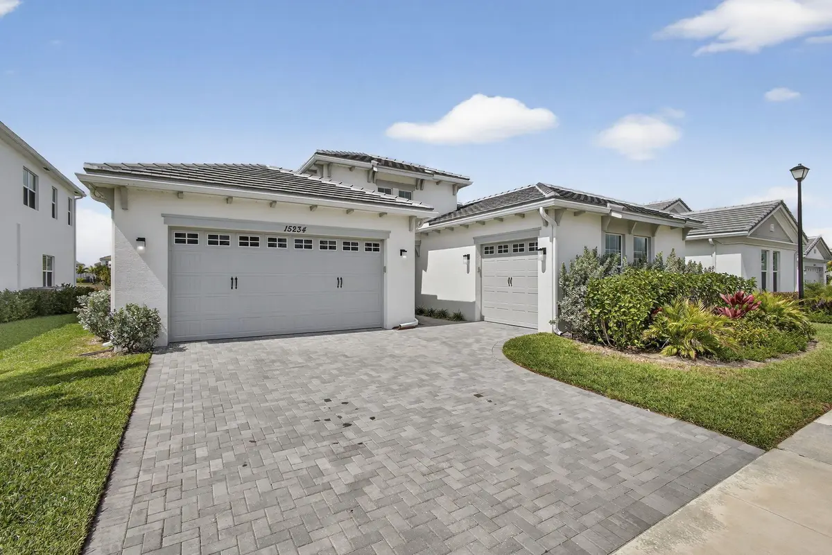 Front Main at 15234 Wildwood Circle, Westlake