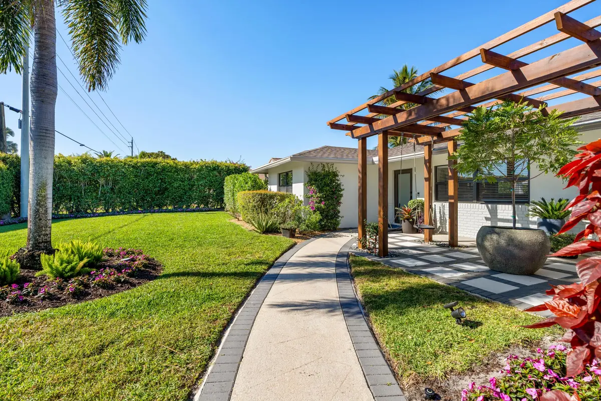 mls_ENTRANCE_PATHWAY_DT at 3605 S Lake Drive, Boynton Beach