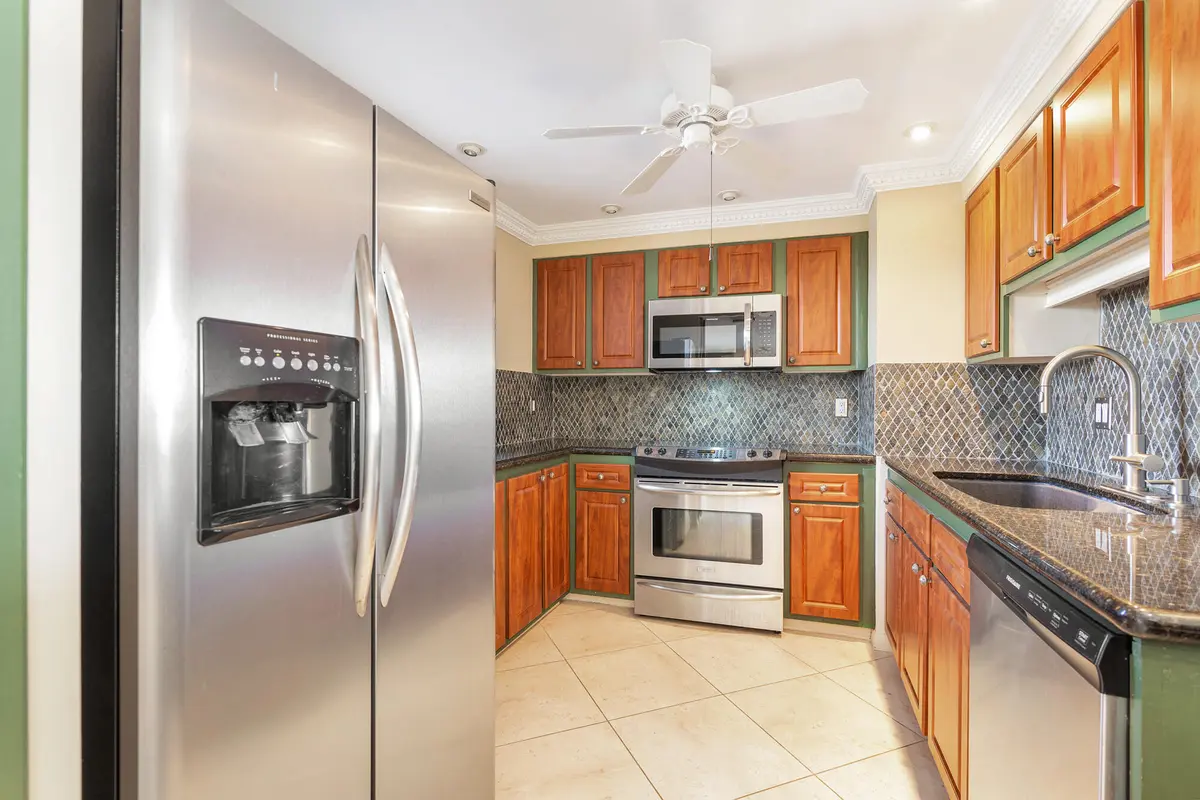 low-9 at 5200 N Flagler Drive 404, West Palm Beach