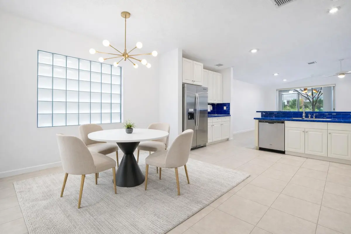 Eat in Kitchen at 5327 Wycombe Avenue, Boynton Beach