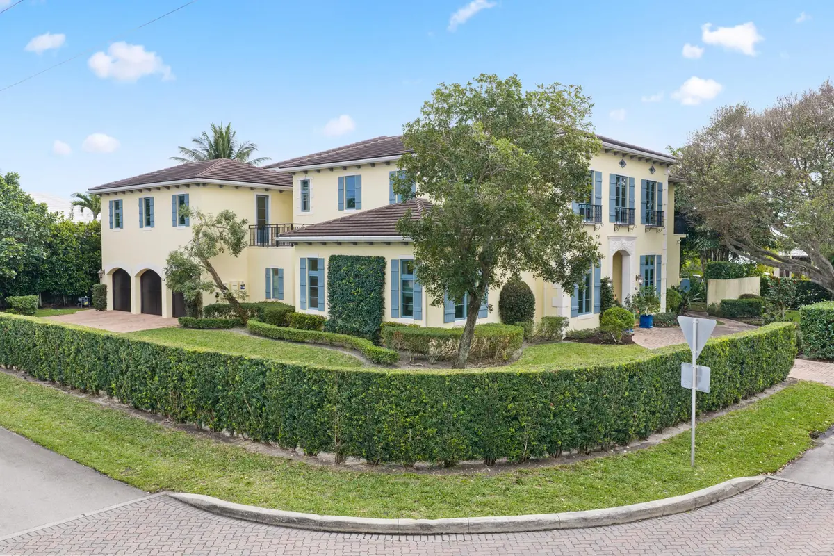 Front/Side of Home at 800 NE 4th Street, Boca Raton