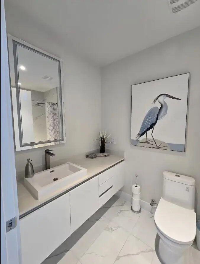 Bathroom w/ Bathtub En-suite at 3100 N Ocean Drive H1801, Singer Island