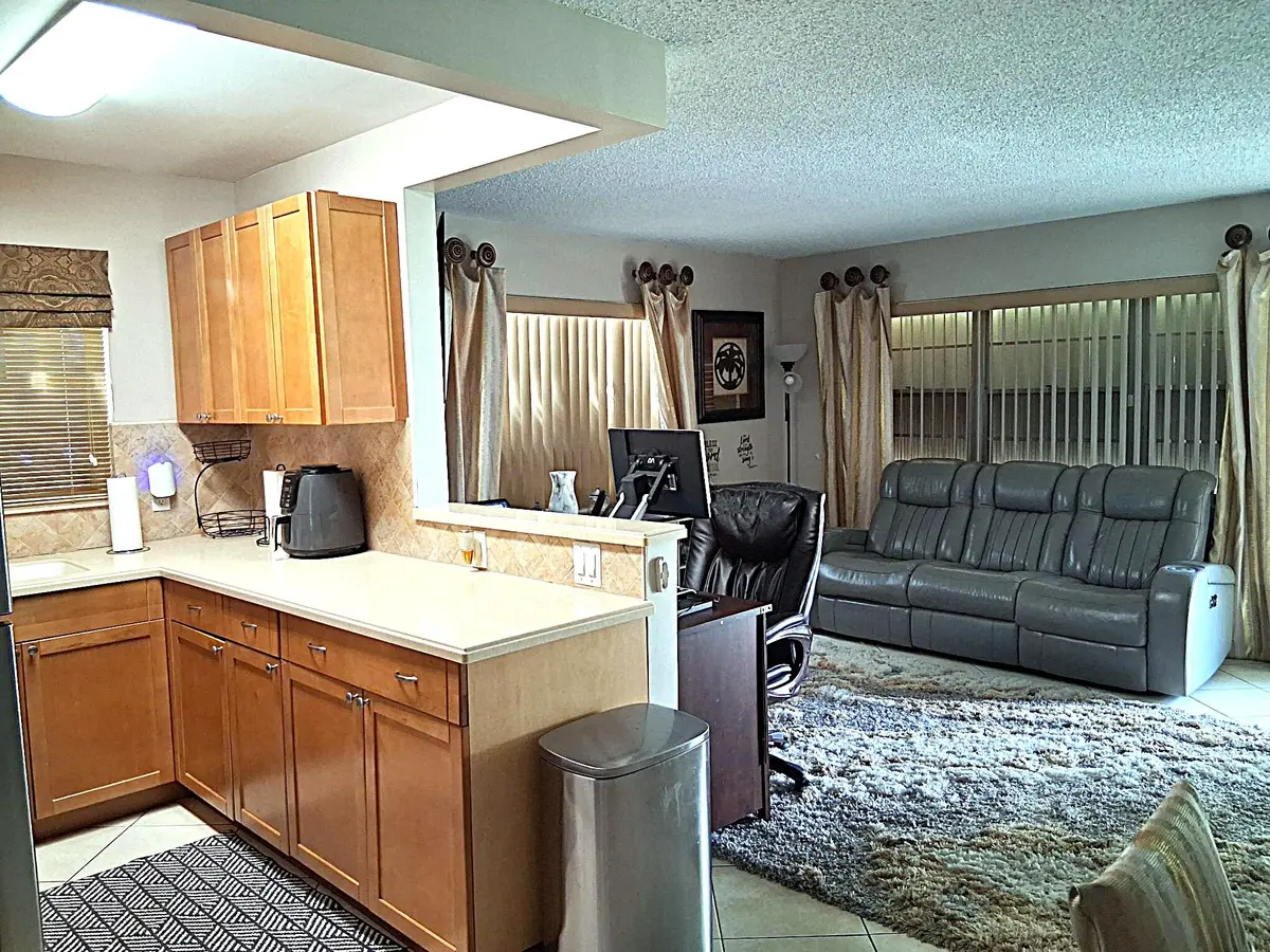 6 nH kitch rgt 2 at 6 Northampton A, West Palm Beach