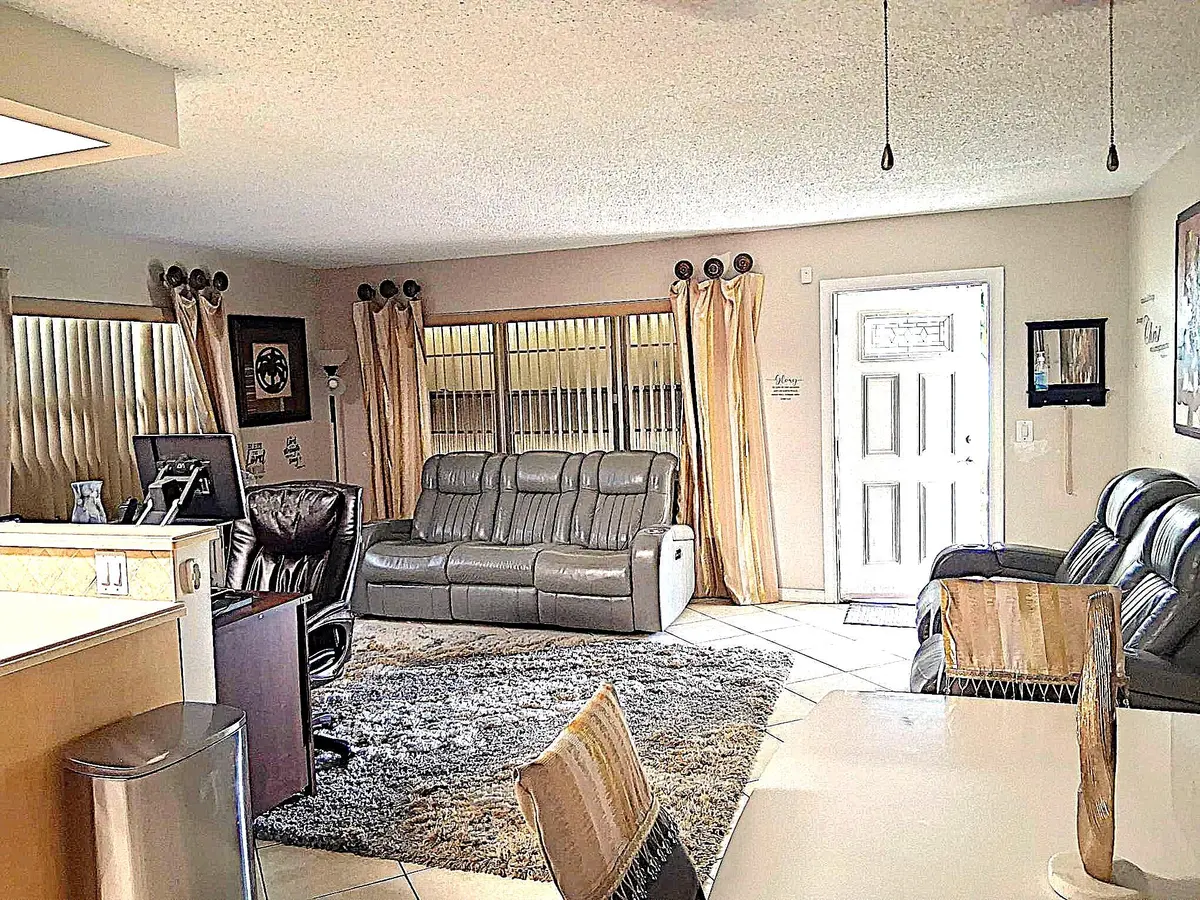 6 NH lvng rm in reverse at 6 Northampton A, West Palm Beach