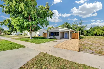 240 NW 9th Avenue, Delray Beach – Single Family Residence for sale