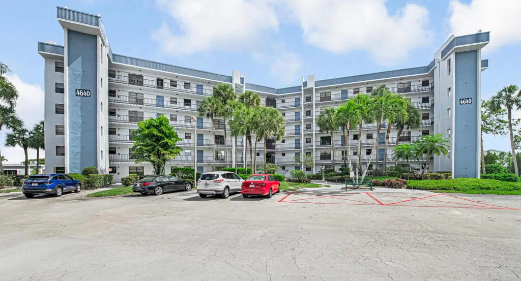 4640 Lucerne Lakes Boulevard 206, Lake Worth, FL – photo 1