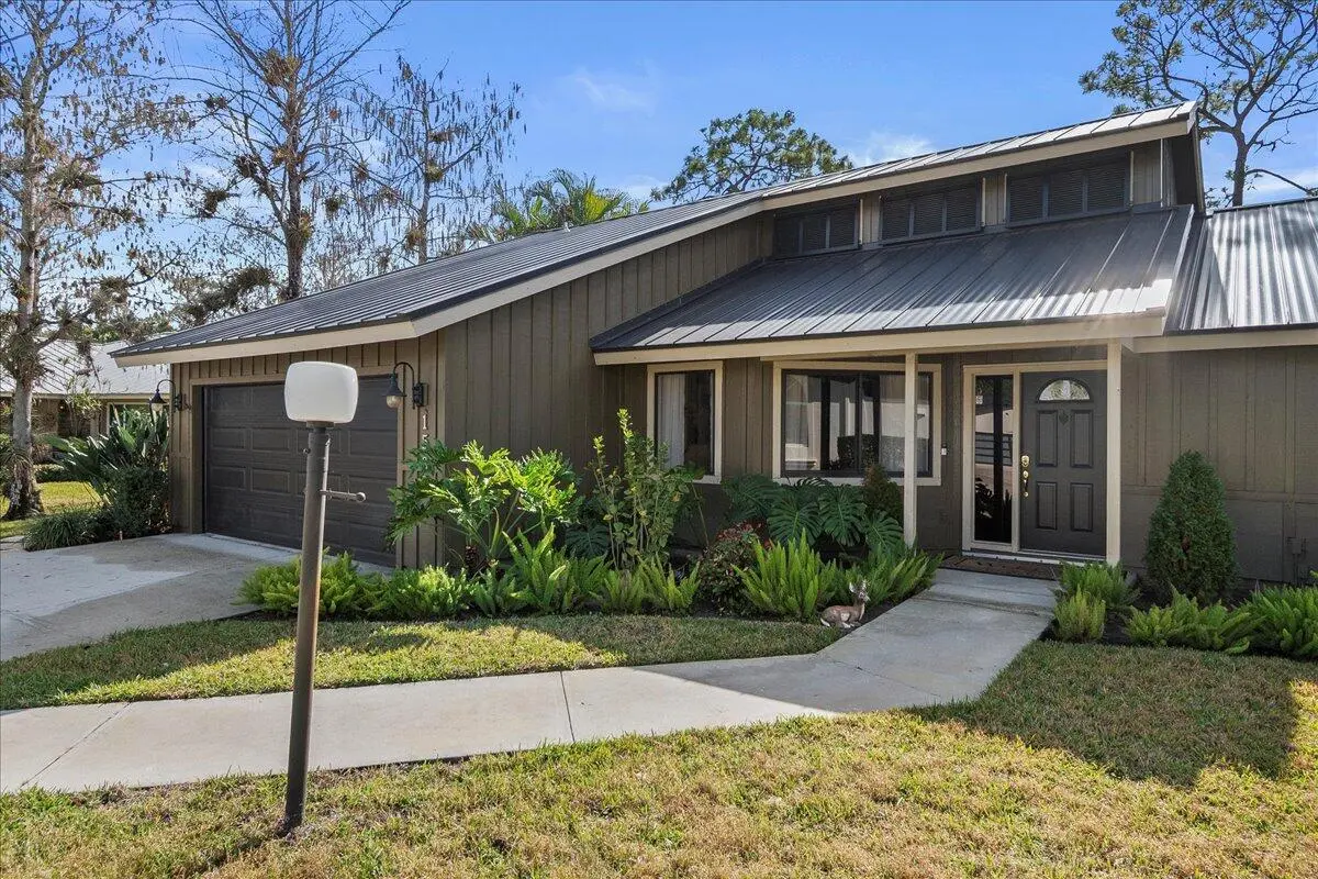 Exterior Front at 1580 Firethorn Drive, Wellington
