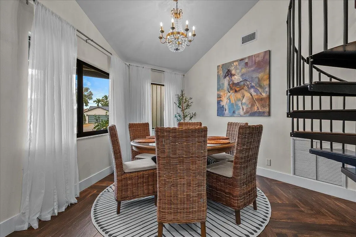Dining at 1580 Firethorn Drive, Wellington