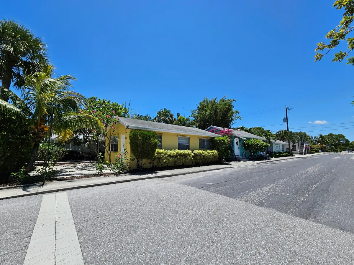Corner homes w private yards at 401 S L Street, Lake Worth Beach
