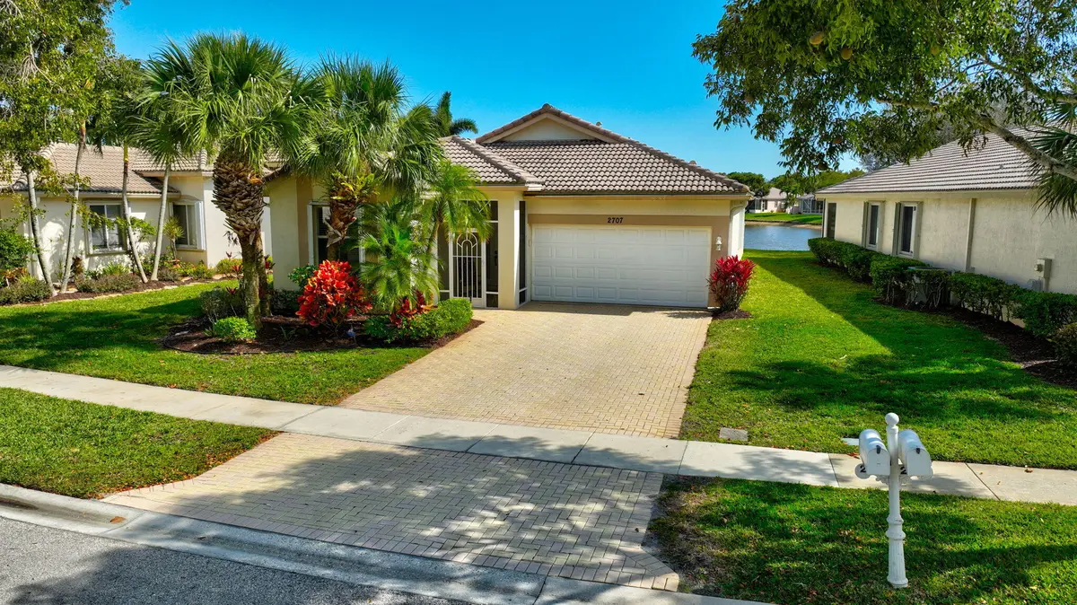 23f r shows lake at 2707 Clipper Circle, West Palm Beach