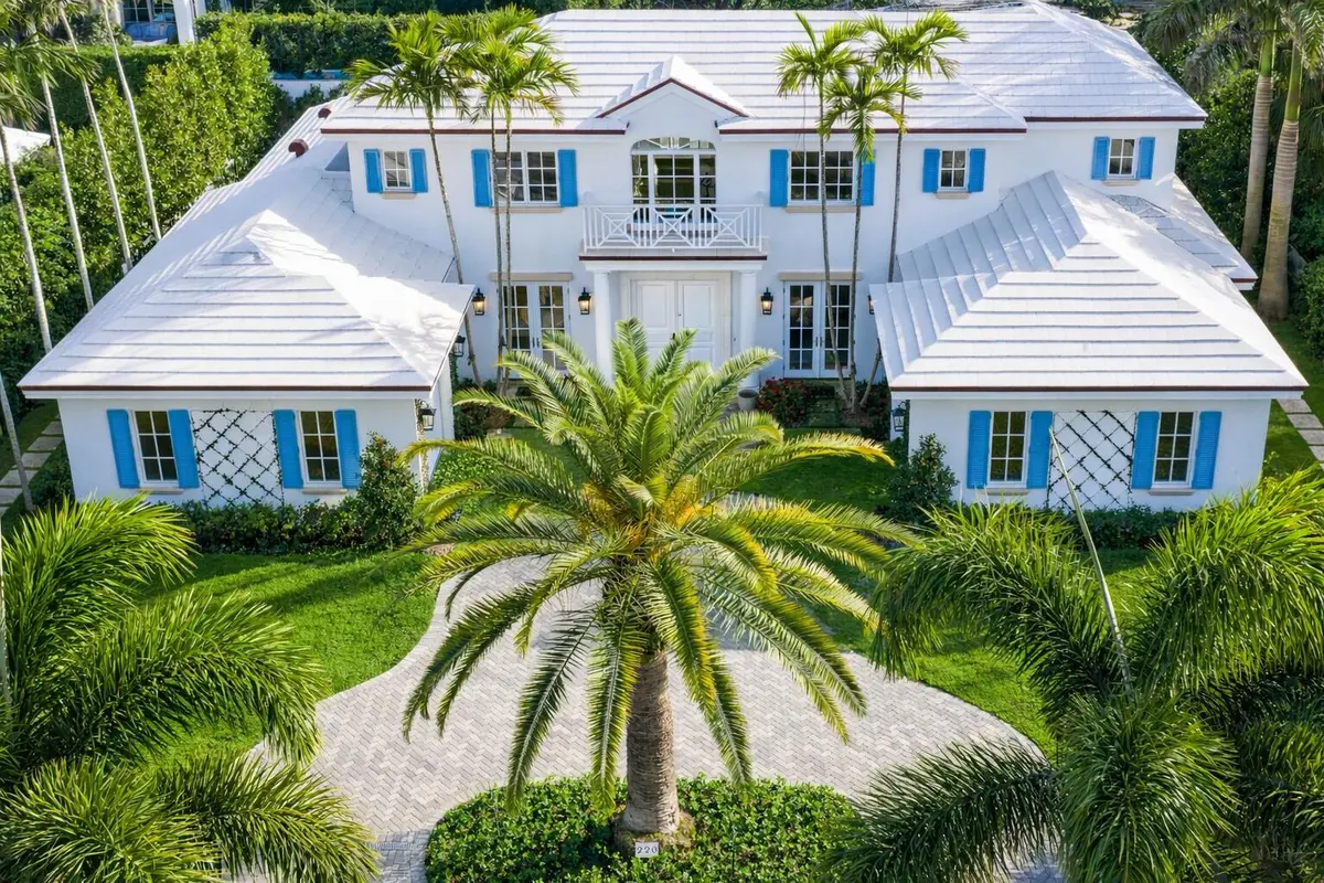 Front Exterior at 220 Esplanade Way, Palm Beach