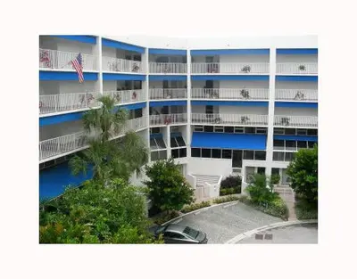 3100 NE 47th Court 403, Fort Lauderdale – sold