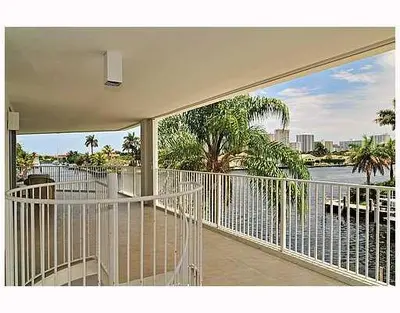 3100 NE 47th Court 8, Fort Lauderdale – sold