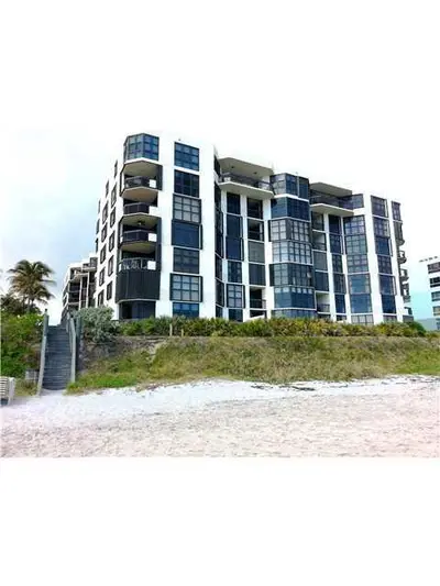 1155 Hillsboro Mile 405, Hillsboro Beach – sold