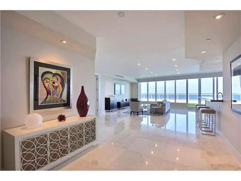 Exterior Front at 1 N Fort Lauderdale Beach Boulevard 1901, Fort Lauderdale