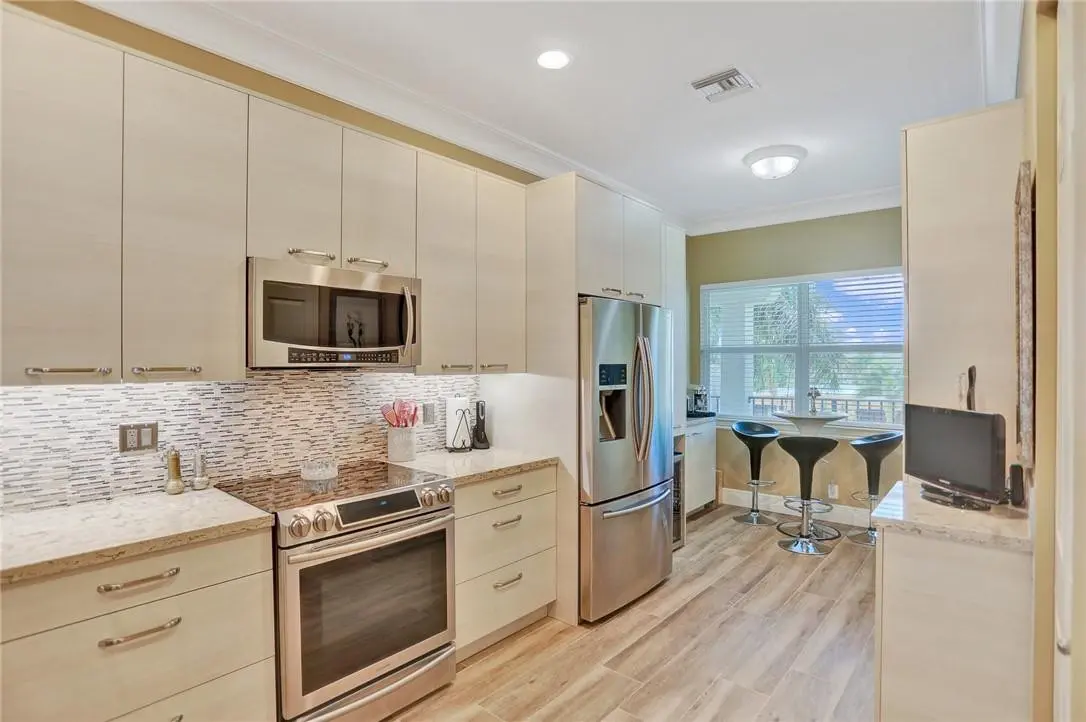 Photo 4 at 2720 NE 15th Street 302, Fort Lauderdale