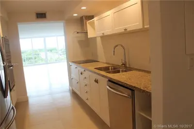 600 Grapetree Drive 5GN, Key Biscayne – sold