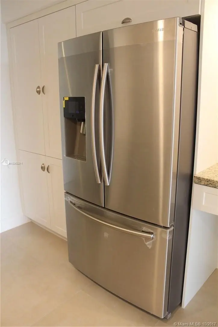 Photo 5 at 600 Grapetree Drive 5GN, Key Biscayne