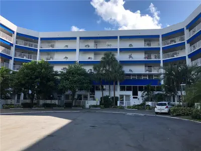 3100 NE 47th Court 403, Fort Lauderdale – sold