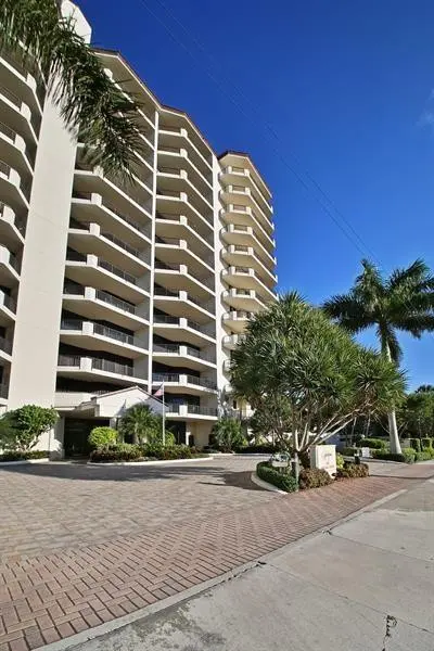 Porte Cochere at 800 Ocean Drive 1202, Juno Beach