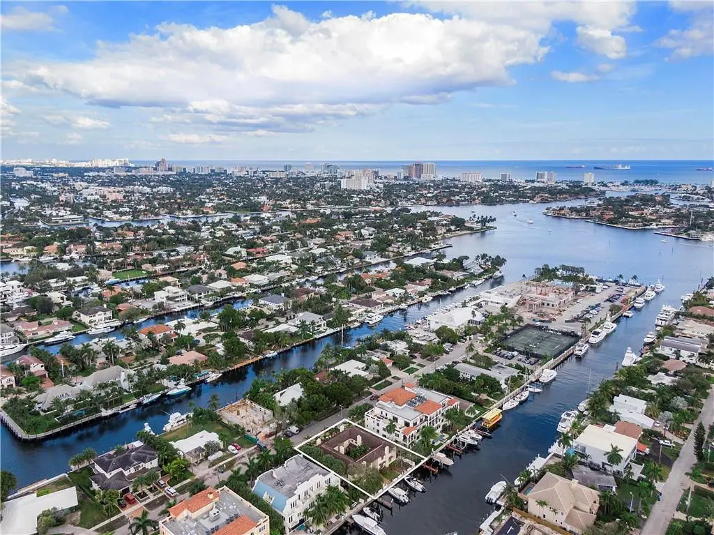 Photo 7 at 1524 SE 12th Street 1, Fort Lauderdale