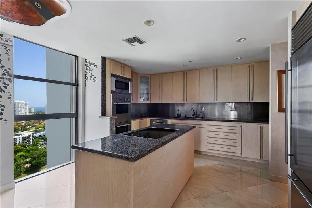 Photo 3 at 20225 NE 34th Court 2718, Aventura