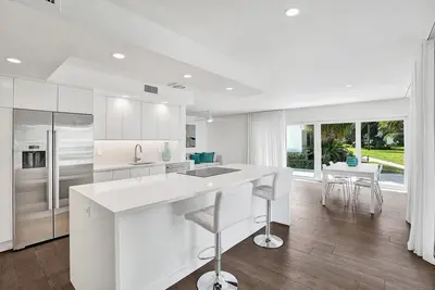 1212 Hillsboro Mile 17, Hillsboro Beach – sold