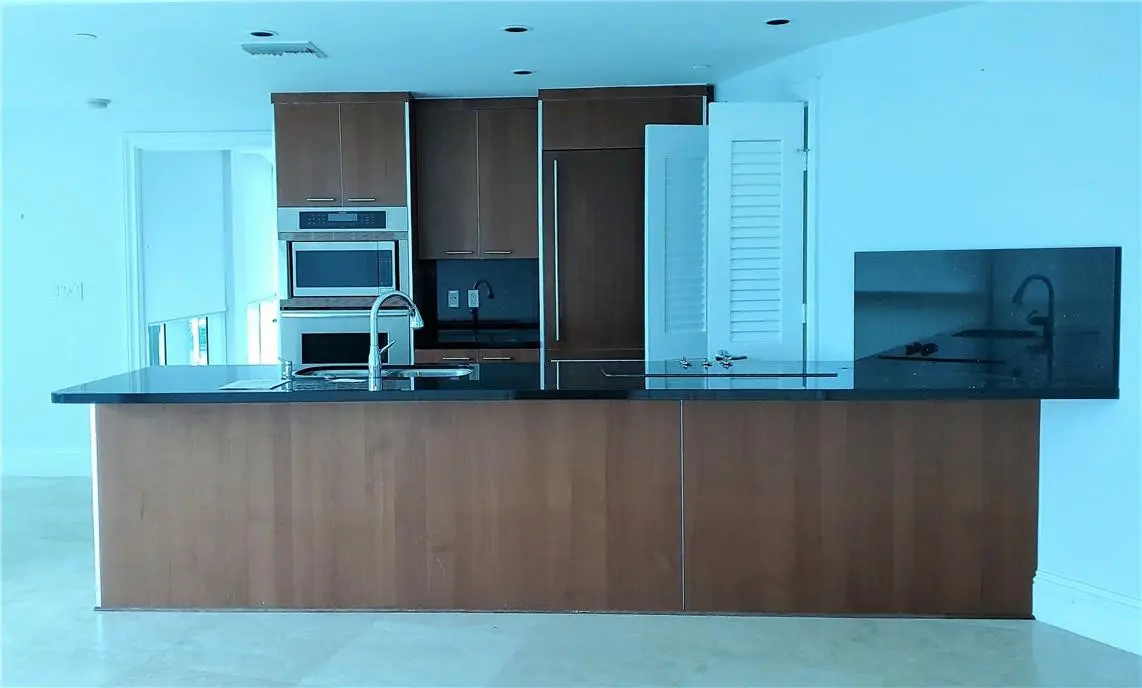 Photo 4 at 1200 Holiday Drive 307, Fort Lauderdale