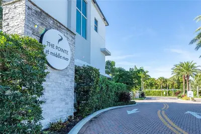 2900 NE 12th Terrace 10, Oakland Park – sold
