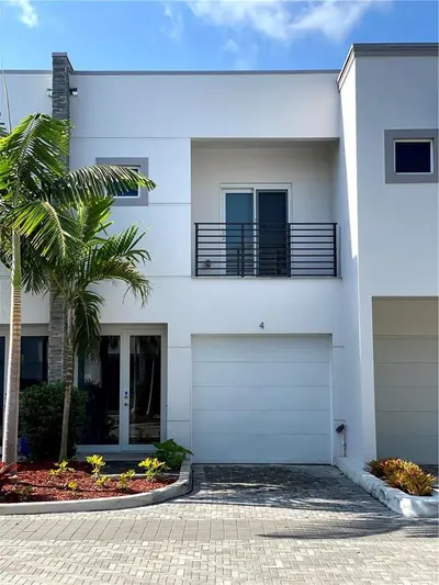 815 NE 17th Avenue 4, Fort Lauderdale – sold