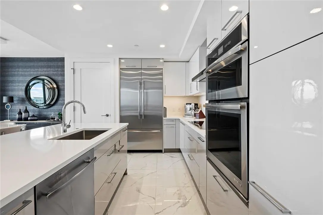 Jenn-Air appliances at 100 E Las Olas Boulevard 2102, Fort Lauderdale
