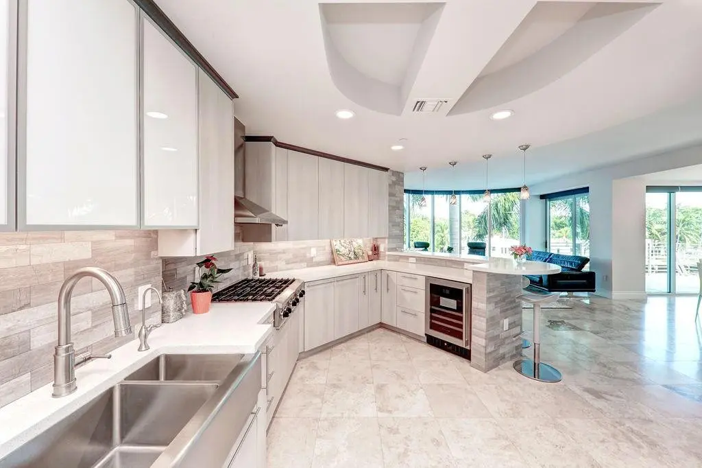 Photo 5 at 301 Hendricks Isle 6, Fort Lauderdale
