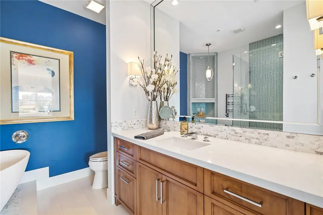 Photo 4 at 2720 NE 15th Street 403, Fort Lauderdale