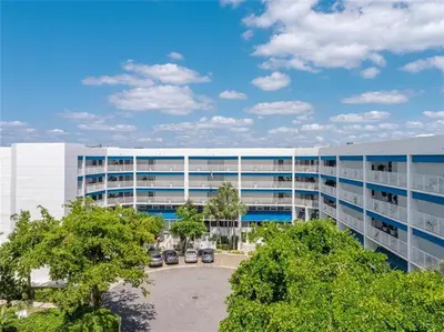 3100 NE 47th Court 13, Fort Lauderdale – sold