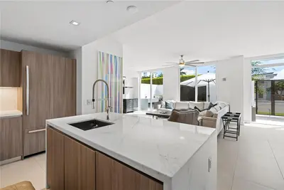 401 N Birch Road TH2, Fort Lauderdale – sold