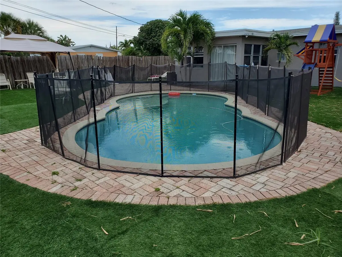 Photo 3 at 811 S Broadway, Lantana