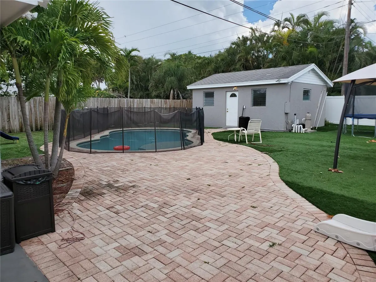 Photo 4 at 811 S Broadway, Lantana