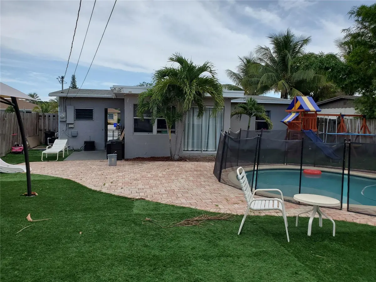 Photo 5 at 811 S Broadway, Lantana