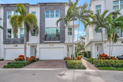 2900 NE 12th Terrace 17, Oakland Park – sold