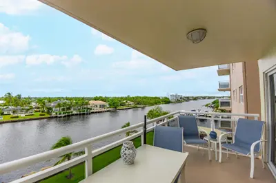 1160 Hillsboro Mile 405, Hillsboro Beach – sold