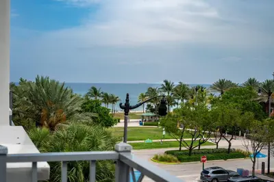 4511 El Mar Drive 403, Lauderdale-By-The-Sea – sold