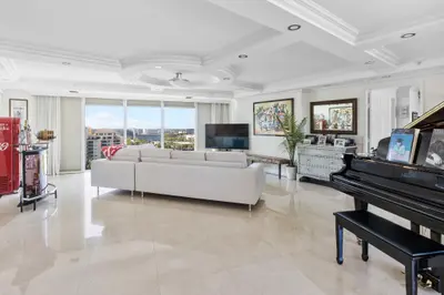 3370 Hidden Bay 1701, Aventura – sold