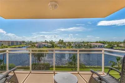1160 Hillsboro Mile 305, Hillsboro Beach – sold