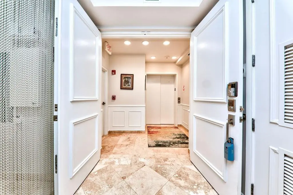 Photo 4 at 301 Hendricks Isle 6, Fort Lauderdale