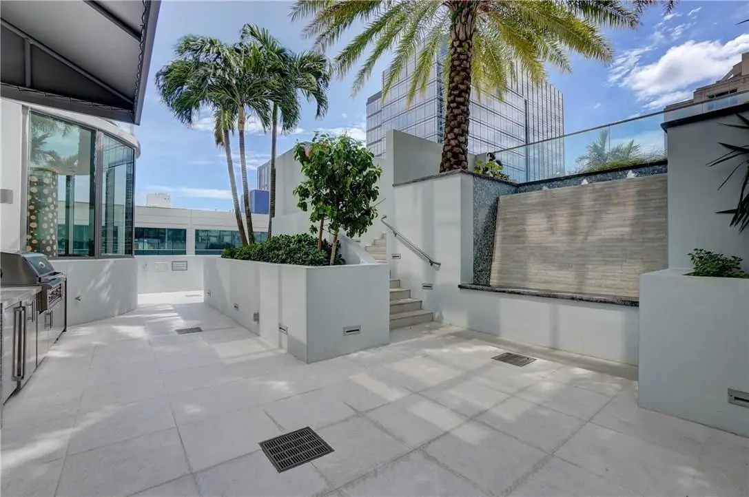 Photo 2 at 100 E Las Olas 1804, Fort Lauderdale