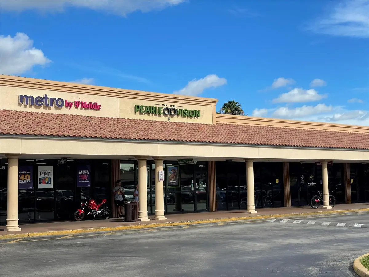 Photo 4 at 18606 NW 67th Avenue, Hialeah