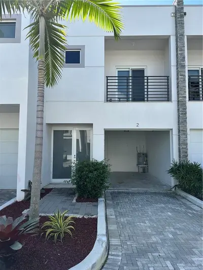815 NE 17th Avenue 2, Fort Lauderdale – sold