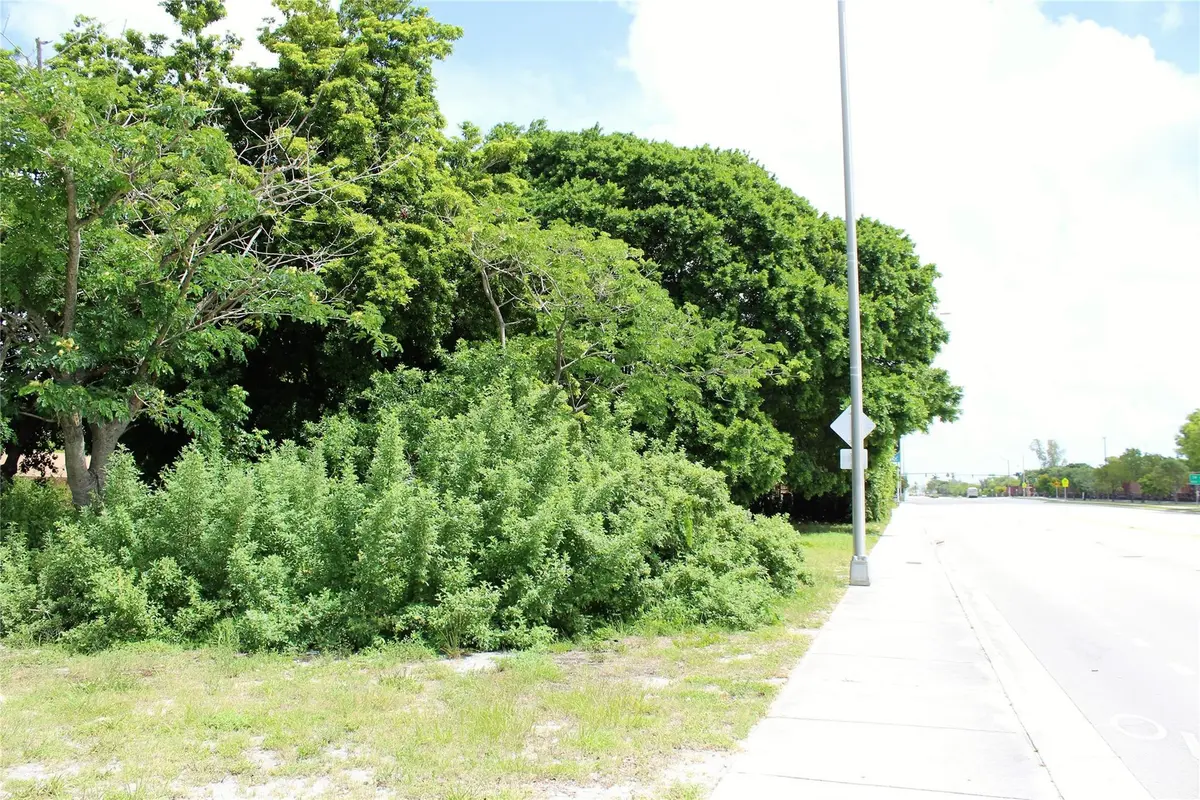 Photo 8 at 583 S Dixie Highway, Deerfield Beach