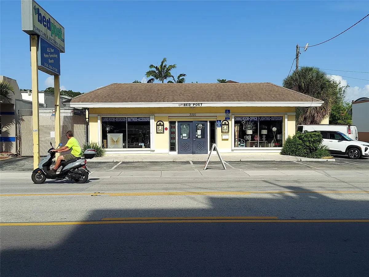 front of building at 3001 NE 6 Avenue, Wilton Manors