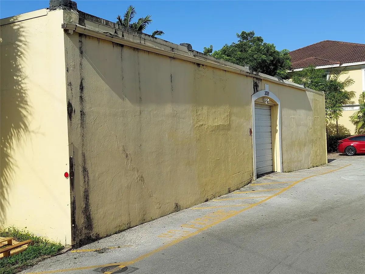 North side of Building at 3001 NE 6 Avenue, Wilton Manors